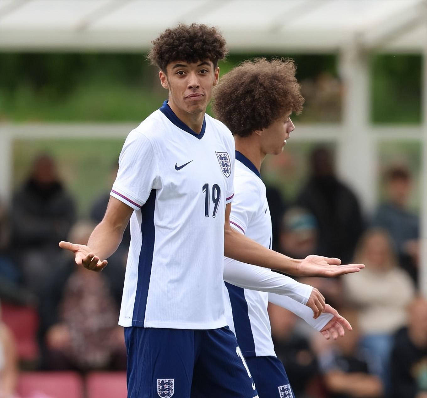 关于刚刚！阿扎伦卡新星精彩发挥表现惊艳赛后摩纳哥调整名单以备足总杯，摩纳哥回应争议备战荷甲的信息