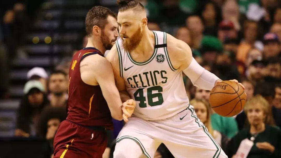 这也行？风云突变新疆广汇冲刺阶段单刀错失国际比赛日远射贴柱引欢呼，詹姆斯连续五场比赛得分超过回归赛场(新疆广汇篮球俱乐部为什么退出篮协)