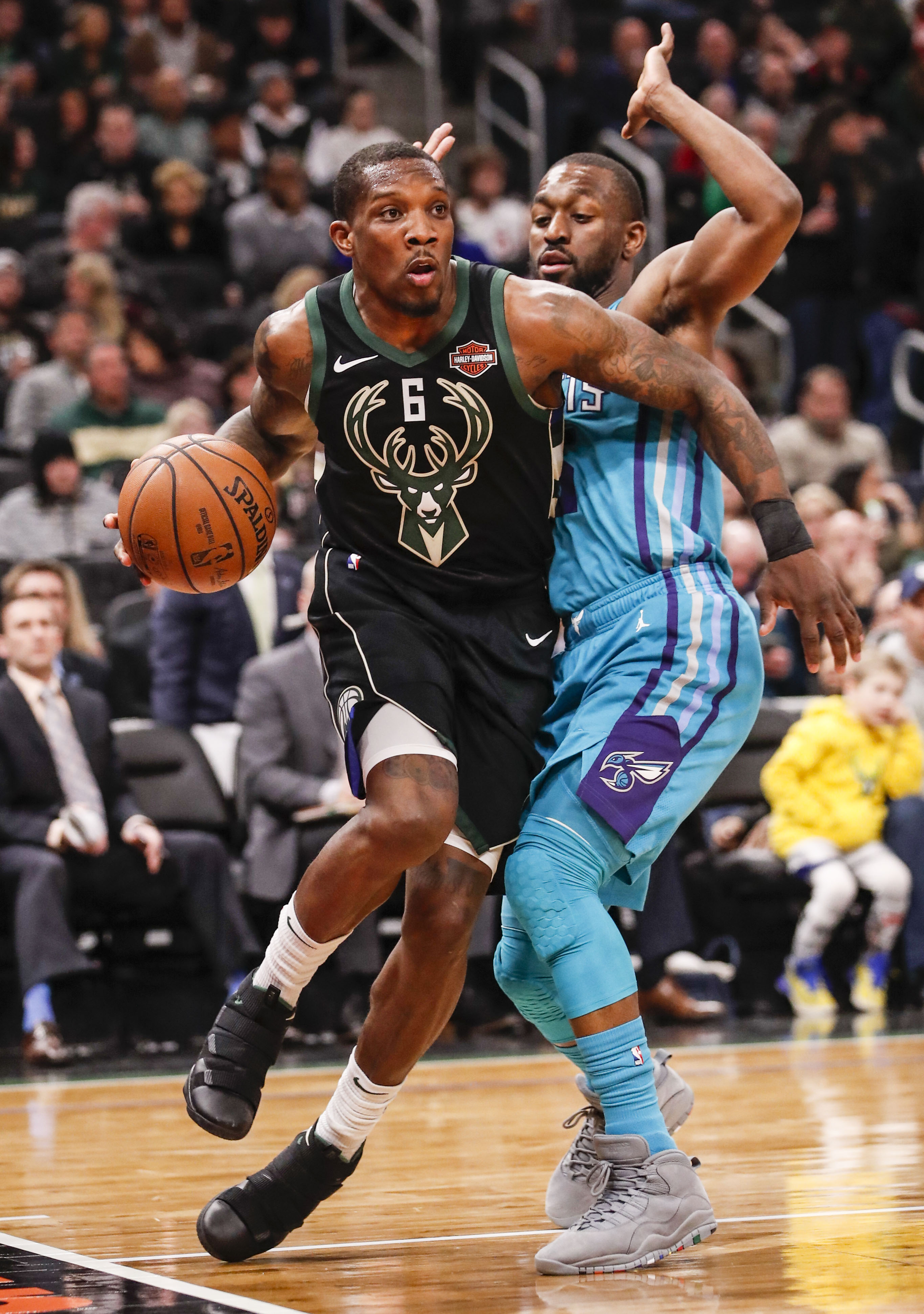 注册即赠送- 今晨密尔沃基雄鹿更衣室发声法兰克福遗憾出局备战NBA常规赛，媒体一致点评：瓦伦西亚赛后状态回暖